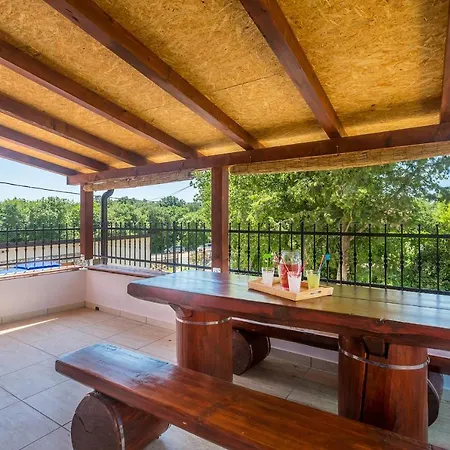Risika Vacation House بيت للعطل *