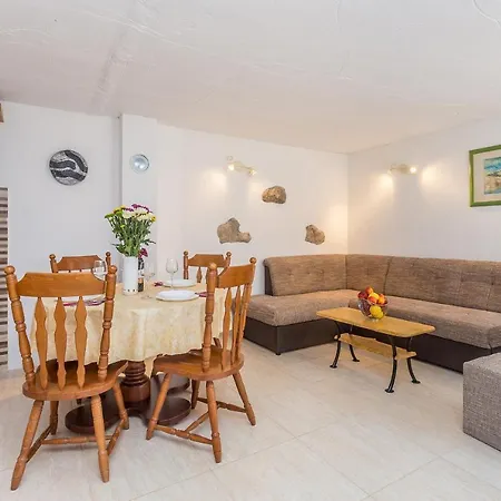 Risika Vacation House بيت للعطل